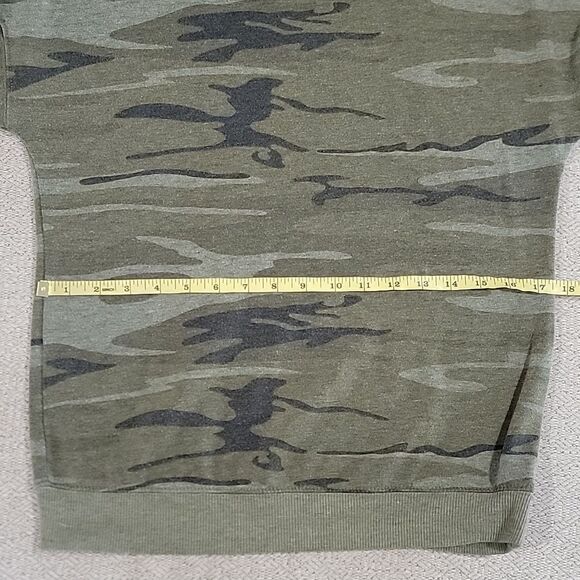 Zoe + Liv Green Camouflage Print Crew Neck Sweatshirt - Size Small - Picture 12 of 14